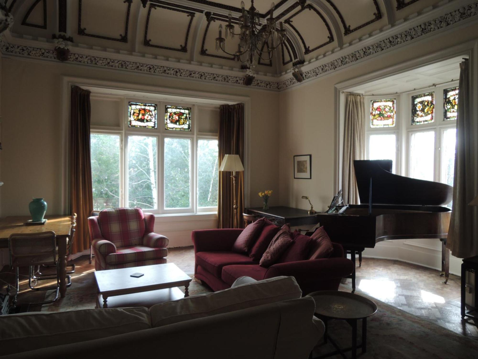 Newhall Glasgow Oda fotoğraf
